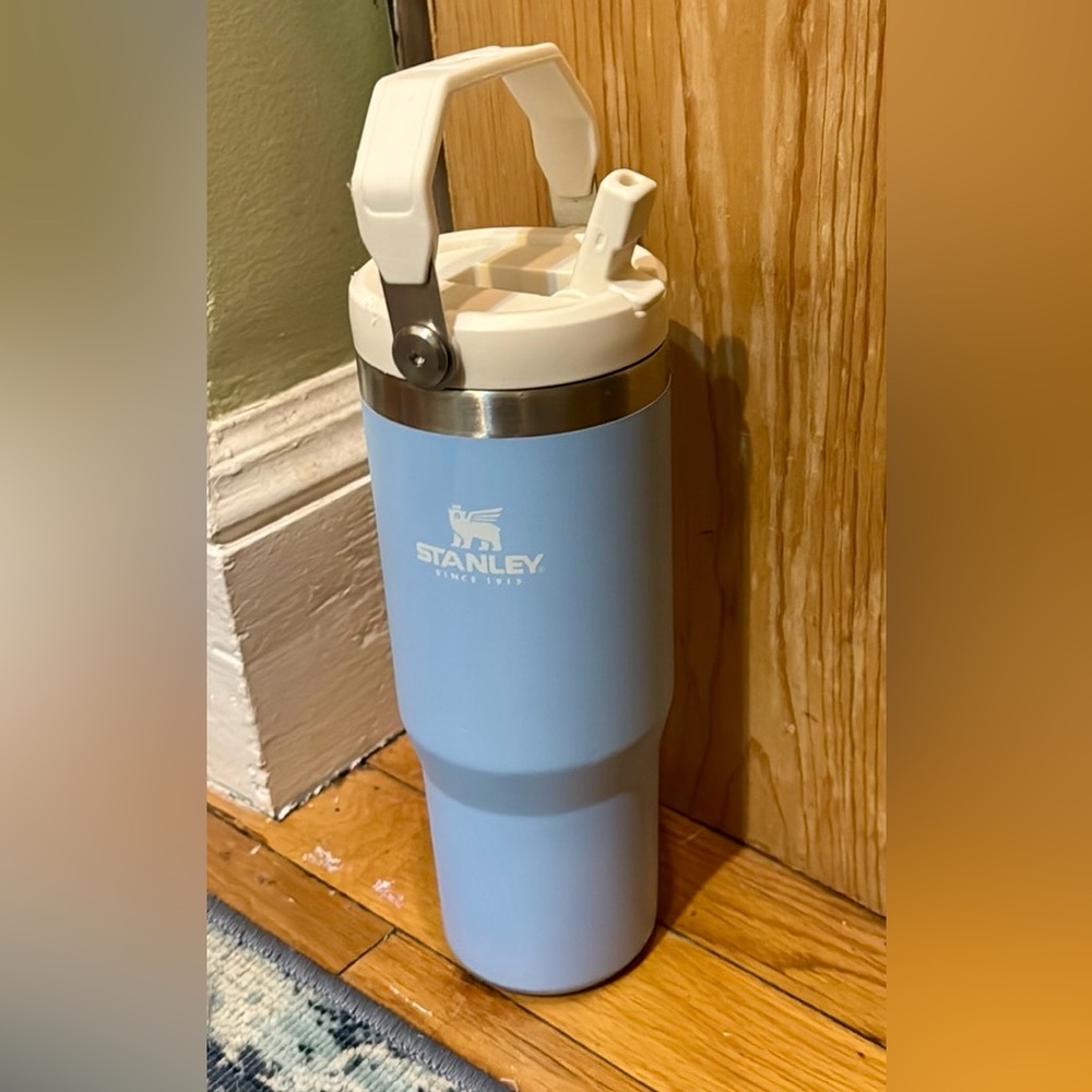 Stanley Stanley Adventure H2.0 Quencher, 40 oz.pale blue. Excellent condition.